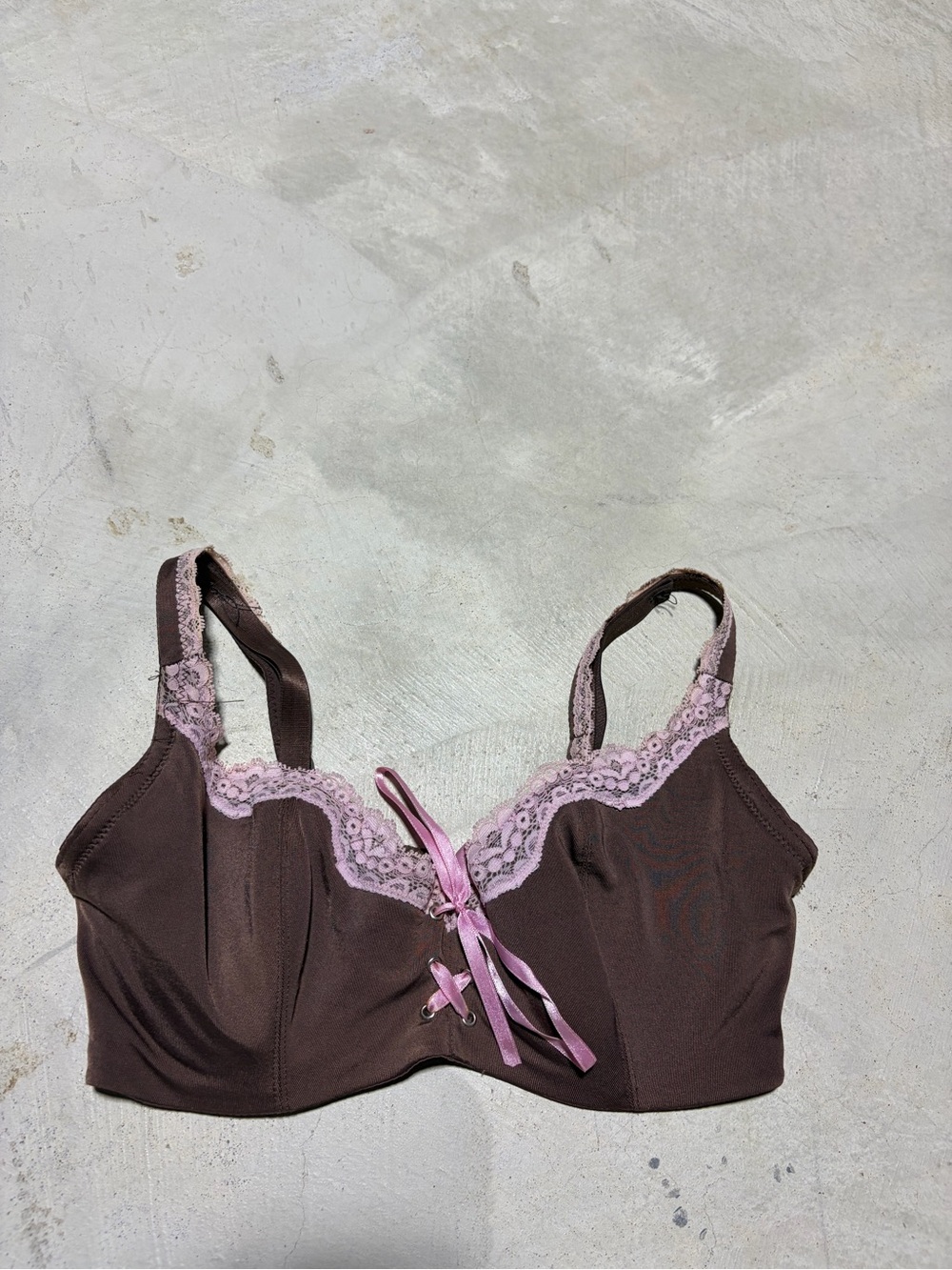 Frederick’s of Hollywood Women’s Brown Lace-Trim Bra with Pink Accents 32DD/E